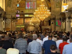 40 ألفا يؤدون صلاة الجمعة في المسجد الأقصى
