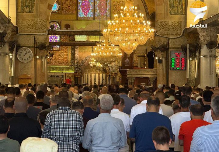 40 ألفا يؤدون صلاة الجمعة في المسجد الأقصى
