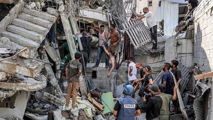 14 شهيدا في قصف الاحتلال منزلين في جباليا وحي التفاح بقطاع غزة