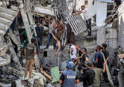 14 شهيدا في قصف الاحتلال منزلين في جباليا وحي التفاح بقطاع غزة