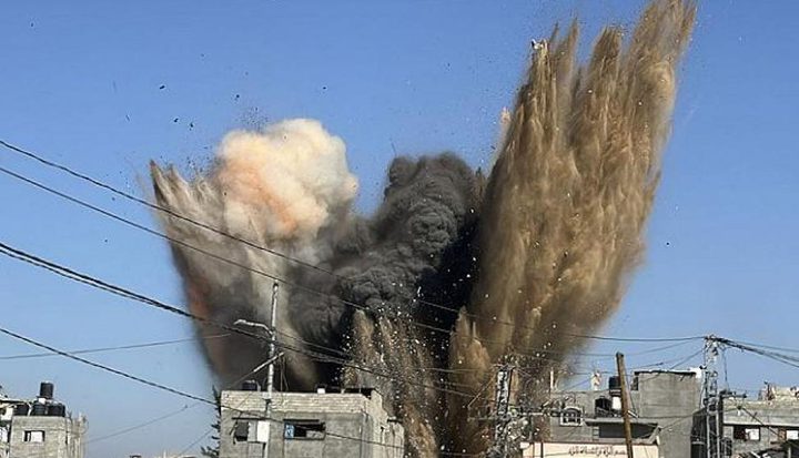 6 شهداء في غارة للاحتلال على مقهى وسط قطاع غزة