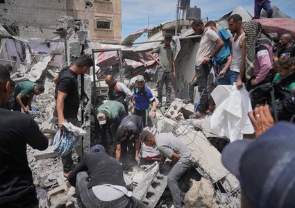 شهداء ومصابون إثر قصف الاحتلال تكية خيرية في مدينة دير البلح