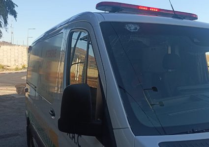 مستوطنون قامو بالقاء الحجاره على سيارة اسعاف النجمه بالقرب من مستوطنة جلعاد غربي نابلس