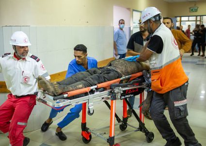 المستشفيات الميدانية بغزة تحذر من ارتفاع الوفيات جراء نفاد الوقود