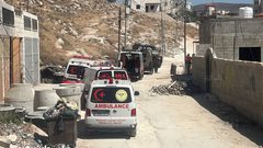 قوات الاحتلال تواصل حصار منزل في قرية سالم شرق نابلس.