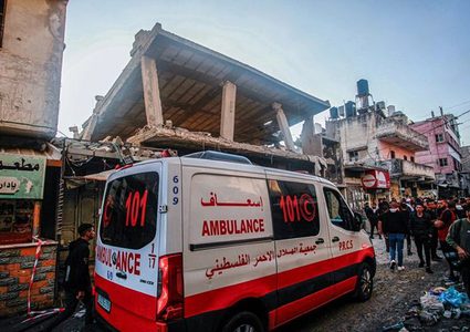 "الهلال الأحمر": توقف العمل في عيادة الزيتون الطبية في غزة بسبب قصف الاحتلال