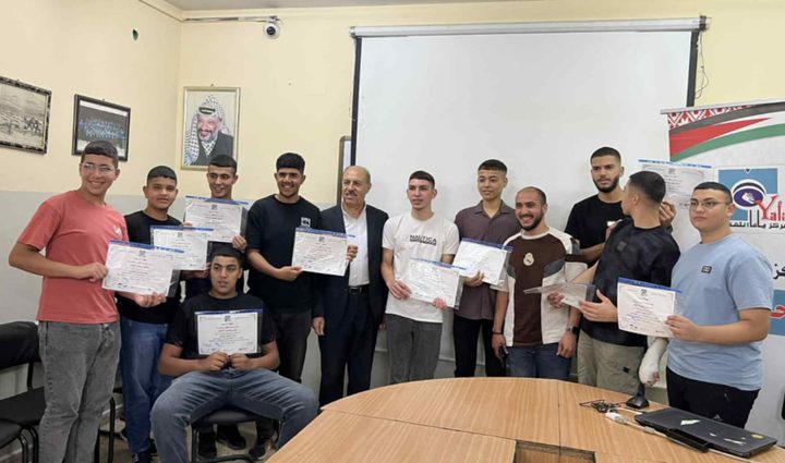 تخريج دورة صناعة المحتوى الرقمي لليافعين في مركز يافا في مخيم بلاطة