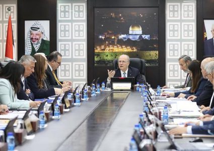 مجلس الوزراء: نتابع تحصيل 8.2 مليارات شيقل محتجزة لدى "إسرائيل"