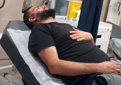 قوات الاحتلال تقتحم منزل الأسير المحرر بهاء عوض في بلدة بدرس غرب رام الله وتعتدي عليه بالضرب المبرح، علماً أنه تعرض للاعتقال عدة مرات منذ بداية حرب الإبادة.