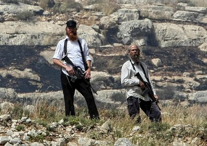 مستوطنون ينصبون خيامًا تمهيدًا لإقامة بؤرة استعمارية شمال غرب نابلس