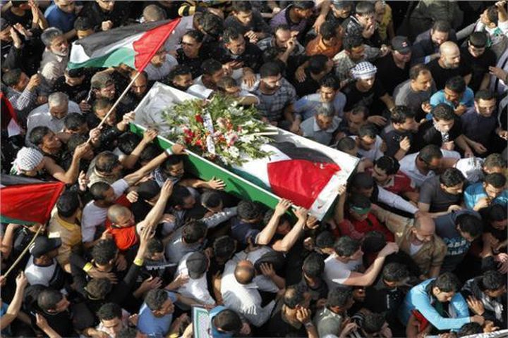 تشسيع جثمان الشهيد أحمد العويوي إلى مثواه الأخير في الخليل