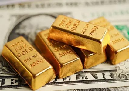 الذهب قرب أدنى مستوى له في أسبوع