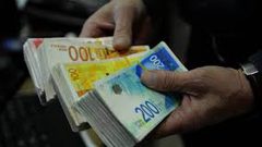 مركز الاتصال الحكومي: احتجاز الاحتلال لأموال المقاصة أفقد الحكومة 65% من دخلها