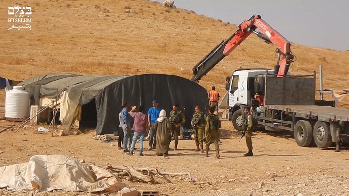الأغوار الشمالية: مستوطنون يحطمون معدات شبكة الإنترنت في منطقة البرج