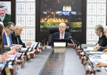 توجيهات حكومية بتسهيلات لموظفي القطاع العام في ظل استمرار احتجاز المقاصة