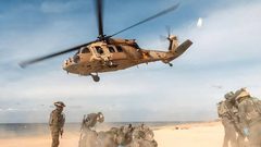 إعلام عبري: حدث أمني صعب في قطاع غزة وانهيار مبنى مفخخ على قوة إسرائيلية