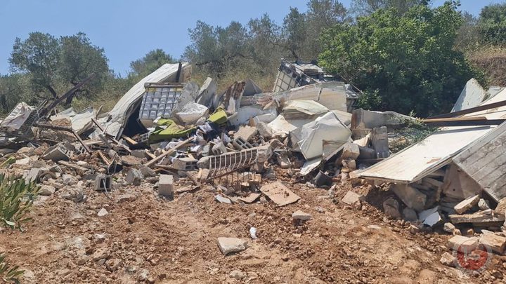الاحتلال يهدم منزلاً وبركساً في بلدة رافات غرب سلفيت
