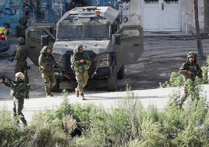 الاحتلال يقتحم عنبتا وكفر صور بطولكرم ويداهم مبنى بلدية ومنازل المواطنين