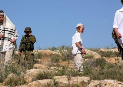 إصابات بينهم أطفال إثر اعتداء مستوطنين على المواطنين قرب المنية جنوب شرق بيت لحم