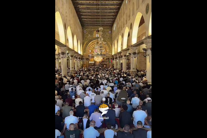 ‎50 ألفا يؤدون صلاة الجمعة في المسجد الأقصى