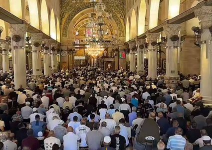 ‎50 ألفا يؤدون صلاة الجمعة في المسجد الأقصى