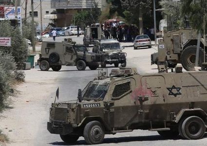 الاحتلال يشن حملة اعتقالات ومداهمات في أنحاء متفرقة بالضفة
