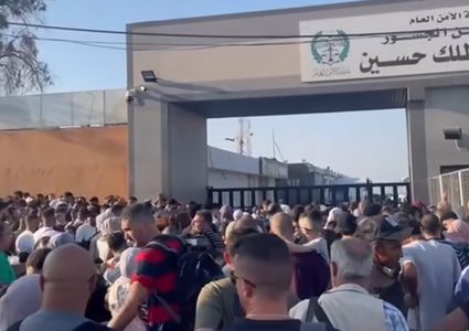 تكدس على جسر الملك حسين بسبب تعذر الحجز الإلكتروني