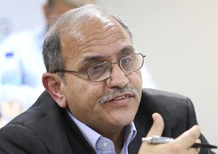 هاني المصري: حلّ السلطة دون بديل وطني يقود إلى الفوضى والاقتتال