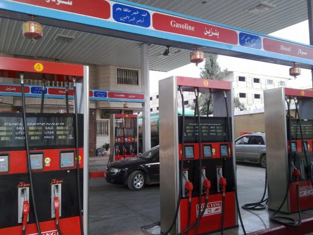 محافظ نابلس: لا أزمة وقود في المدينة وما حدث "بالأمس" نتيجة إشاعات مضللة