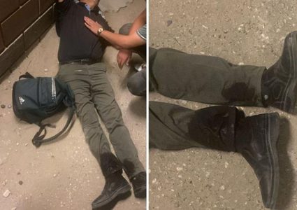 الاحتلال يلقي عاملا مصابا في قدميه عند حاجز قلنديا