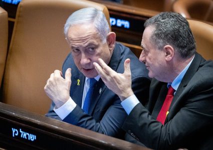 نتنياهو وكاتس يأمران بقصف مواقع للنظام السوري في السويداء