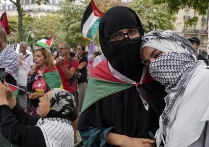 سابقة في فرنسا: سيتم الاعتراف بالغزيين غير المسجلين لدى الأونروا كلاجئين