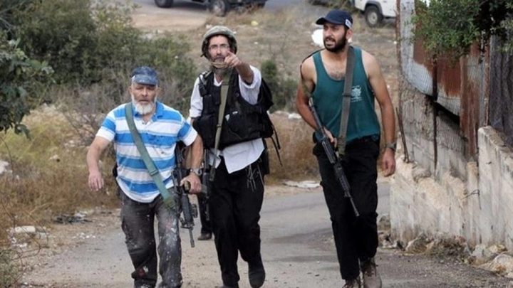 مستوطنون بحماية جيش الاحتلال يهاجمون منزلا في النصارية شمال نابلس