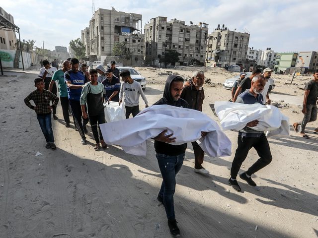 عشرات الشهداء في غزة منذ فجر اليوم بينهم 21 من طالبي المساعدات