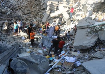 10 شهداء في قصف الاحتلال منطقة التوام وكنيسة دير اللاتين بقطاع غزة