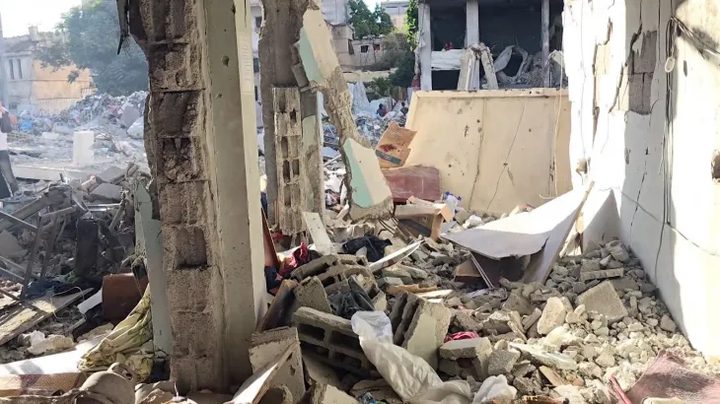 شهداء قي مدرسة تؤوي نازحين واستهداف منتظري المساعدات