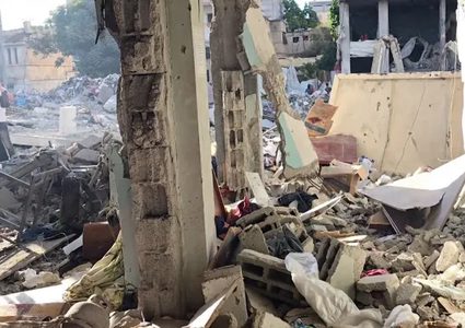 شهداء قي مدرسة تؤوي نازحين واستهداف منتظري المساعدات