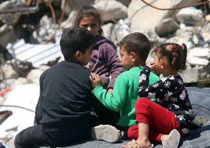 وفاة طفلة عام ونصف بسبب سوء التغذية في دير البلح