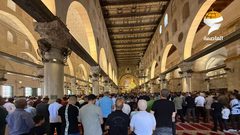 الآلاف يؤدون صلاة الجمعة في المسجد الأقصى المبارك