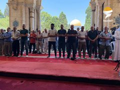 الآلاف يؤدون صلاة الجمعة في المسجد الأقصى المبارك