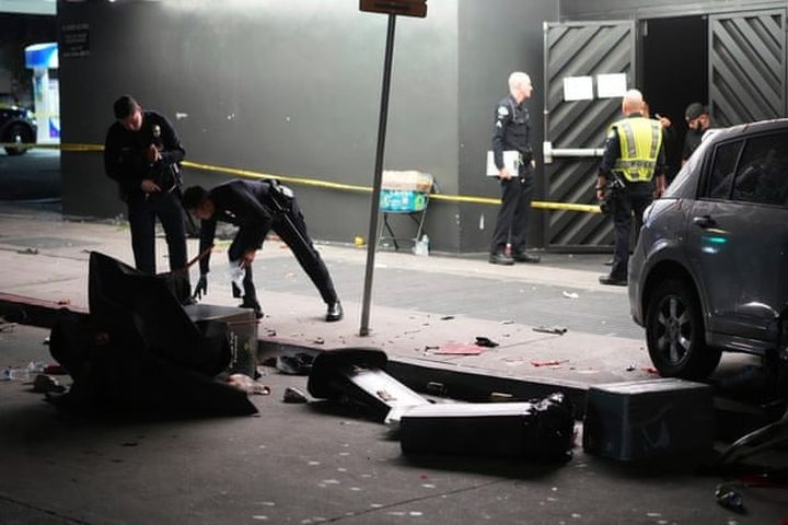 سيارة تصطدم بحشد في لوس أنجلوس وتصيب العشرات