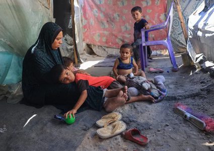 قصف مستمر على غزة.. والجوع يفتك بالسكان المحاصرين