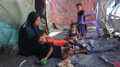 قصف مستمر على غزة.. والجوع يفتك بالسكان المحاصرين