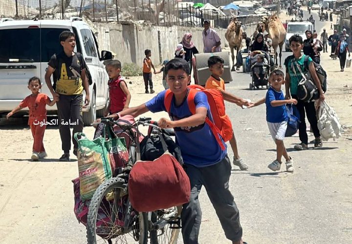 مشاهد اخلاء عدة احياء جنوب دير البلح