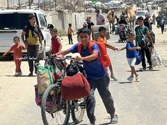 مشاهد اخلاء عدة احياء جنوب دير البلح