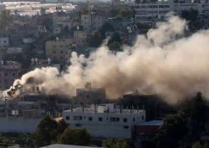 الاحتلال يحرق منازل بمخيم نور شمس ويواصل عمليات الهدم في مخيم طولكرم