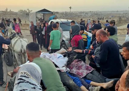 132 شهيدًا في قطاع غزة منذ فجر اليوم بينهم 94 في "مصائد الموت" غرب القطاع