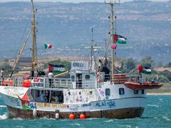 "سفينة "حنظلة" لكسر الحصار تصل المياه الدولية في طريقها لغزة