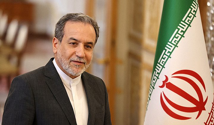 ترامب يهدد بقصف جديد لإيران وطهران تتمسك بالتخصيب رغم الدمار
