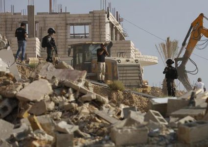 الاحتلال يُجبر مقدسية على هدم منزلها ذاتيًا في جبل المكبر